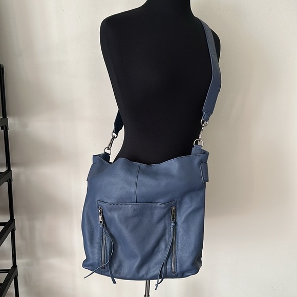 Vince Camuto, genuine leather blue Crossbody/shoulder bag - Picture 2 of 16